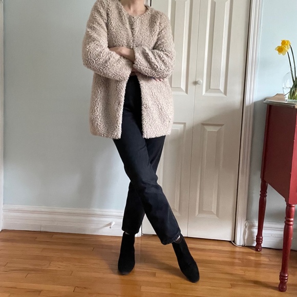 Ankle Boots: Zara Black Tapered Chelsea Shoes (Women's Size 9) - Picture 5 of 9